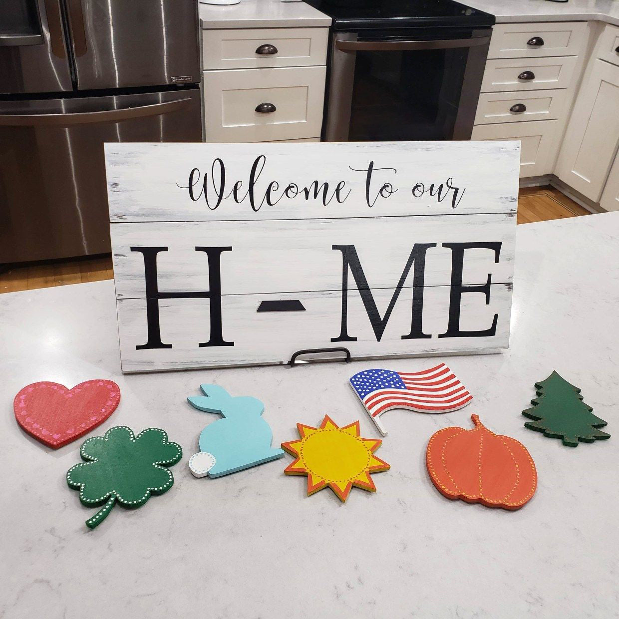 11_69b8b260-9d13-432b-9ea0-2615d26caae5 Family Sign With 7 Interchangeable Pieces