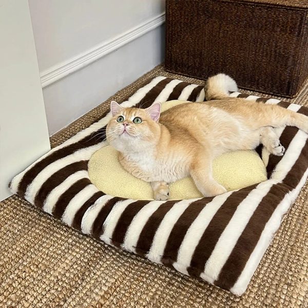 striped heart shaped cozy comfort dog & cat mat 12