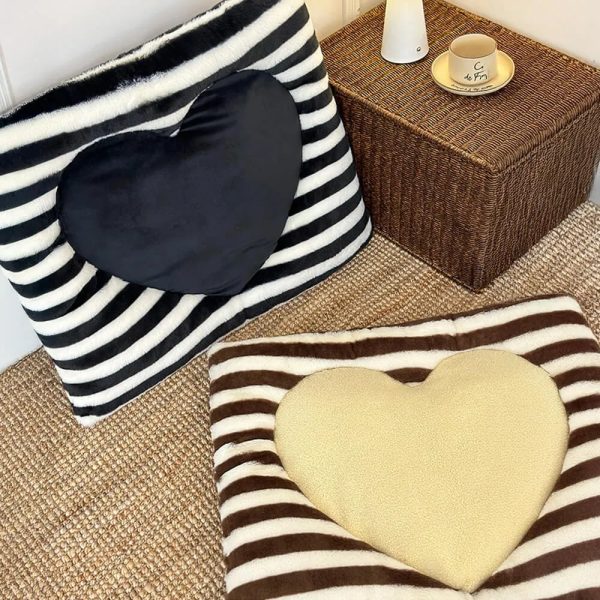 striped heart shaped cozy comfort dog & cat mat 20