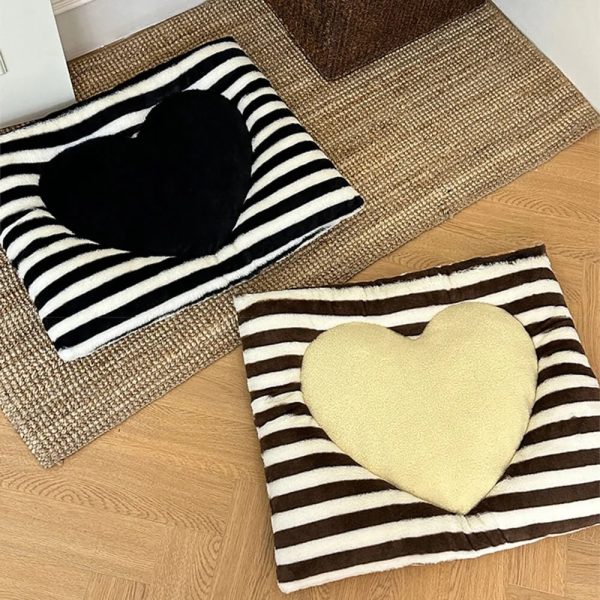 striped heart shaped cozy comfort dog & cat mat 21