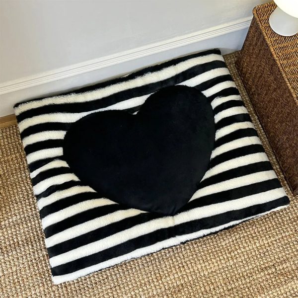 striped heart shaped cozy comfort dog & cat mat 23