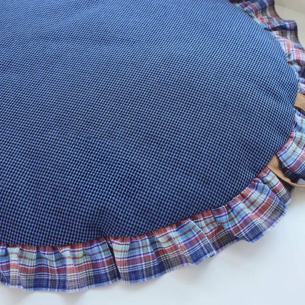 country chic plaid non slip large space round pet mat 15