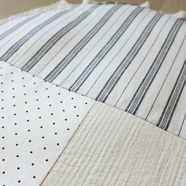 country chic plaid non slip large space round pet mat 16