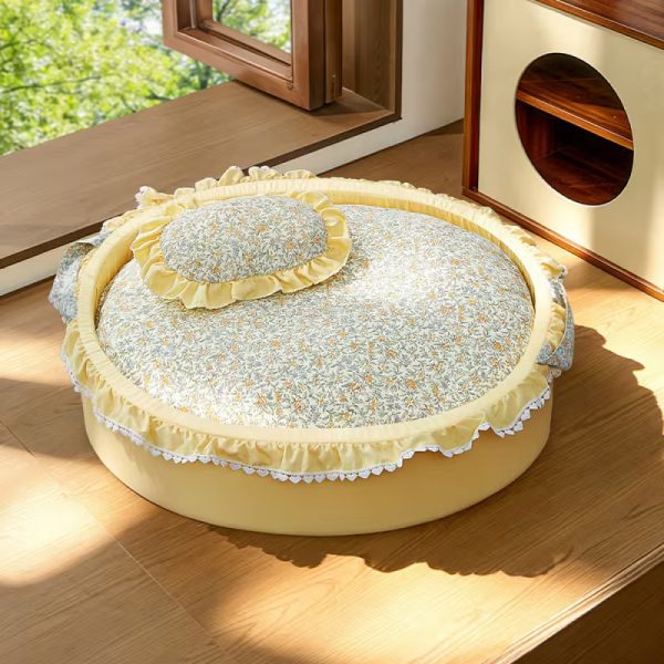 floral sweetheart print lace trim round pet bed 14