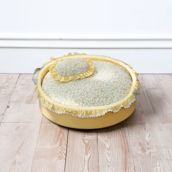 floral sweetheart print lace trim round pet bed 18